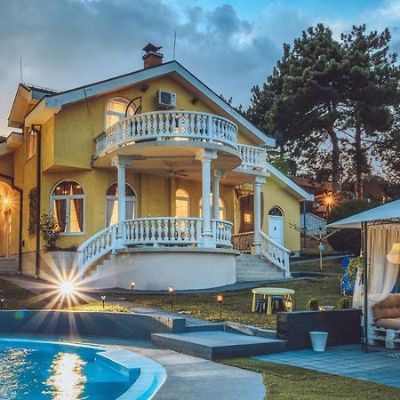 Prenociste Dunav 97 K5 Novi Banovci Exterior foto